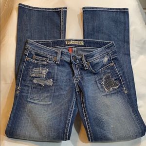 DISTRESSED BKE JEANS